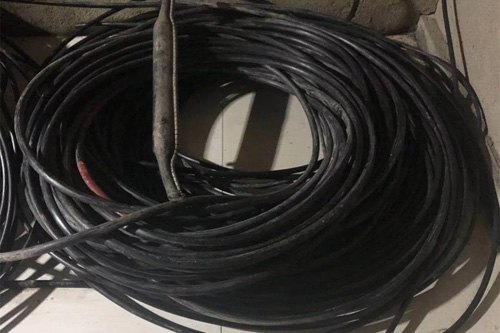 訊電纜被盜割，警方雷霆出擊抓獲犯罪嫌疑人 