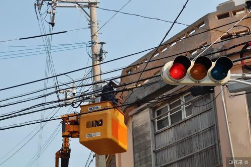 電力電纜的內屏蔽層與外屏蔽層各在什么部位？采用什么材料？有何作用？